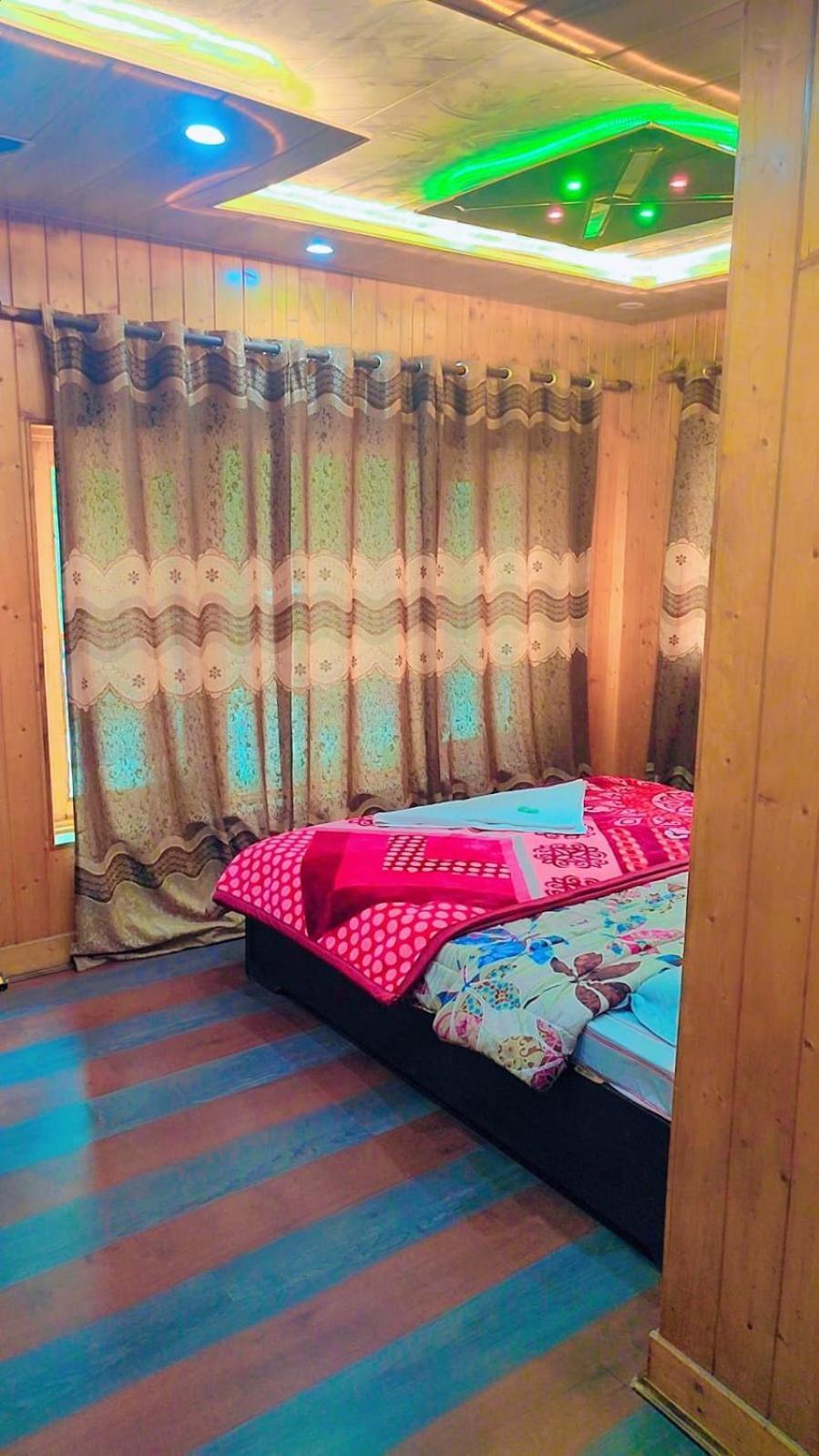 New Zum Zum Hotel & Restaurant Srīnagar Екстериор снимка